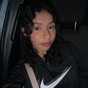 Meet your Posher, Claudia